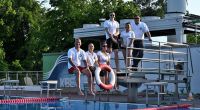 Team Rettungsschwimmer auf Ein-Meter-Brett - öffnet vergrößerte Ansicht