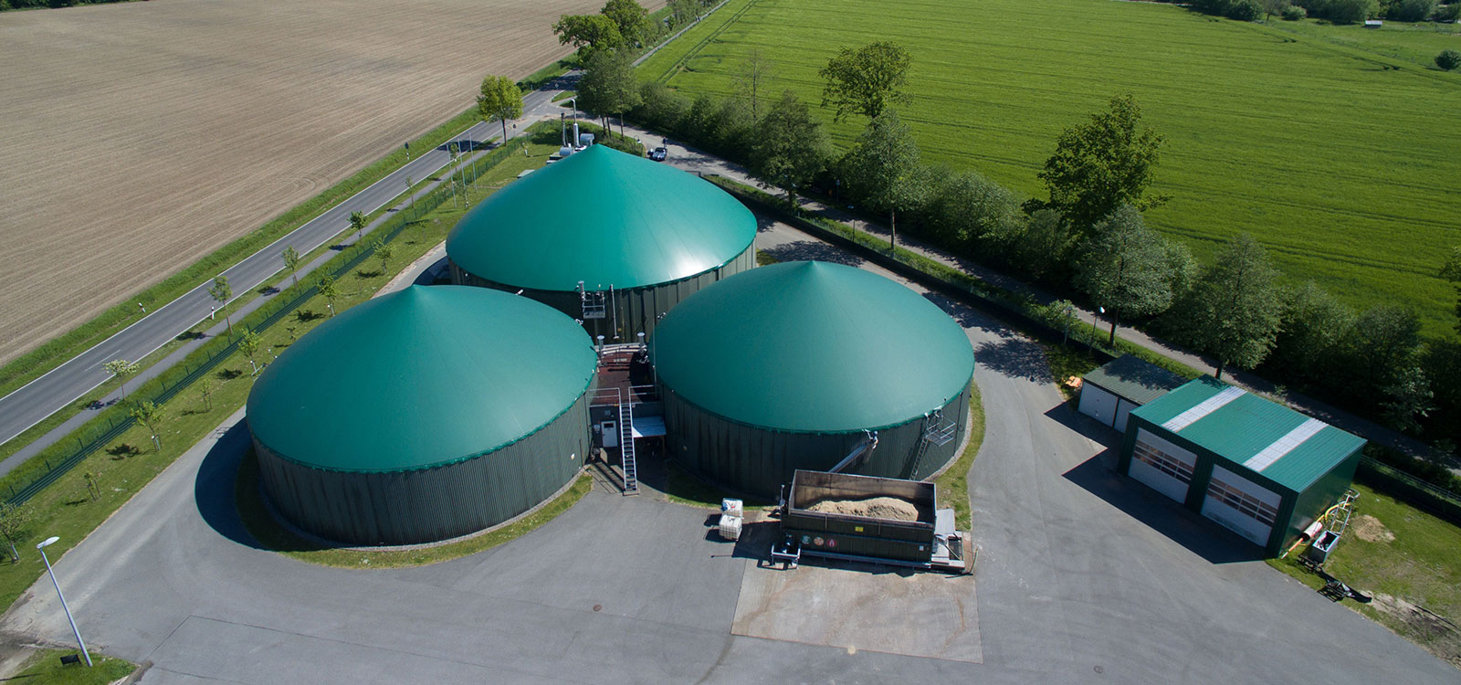 Titelbild Biogas: Biogasanlage von oben